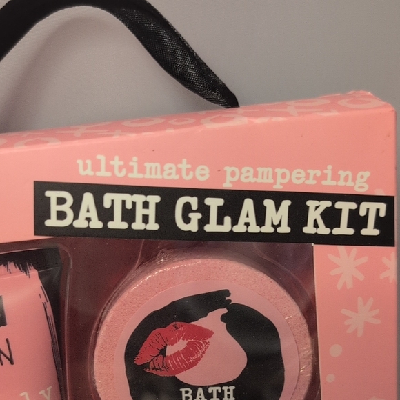 Hallu by Peyton Ultimate Pampering Bath Glam Kit - Picture 4 of 5